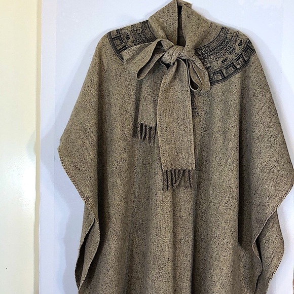 Vintage Aztec South American Art Printed Wool Fringe Blanket Cap --- One… - Picture 3 of 16